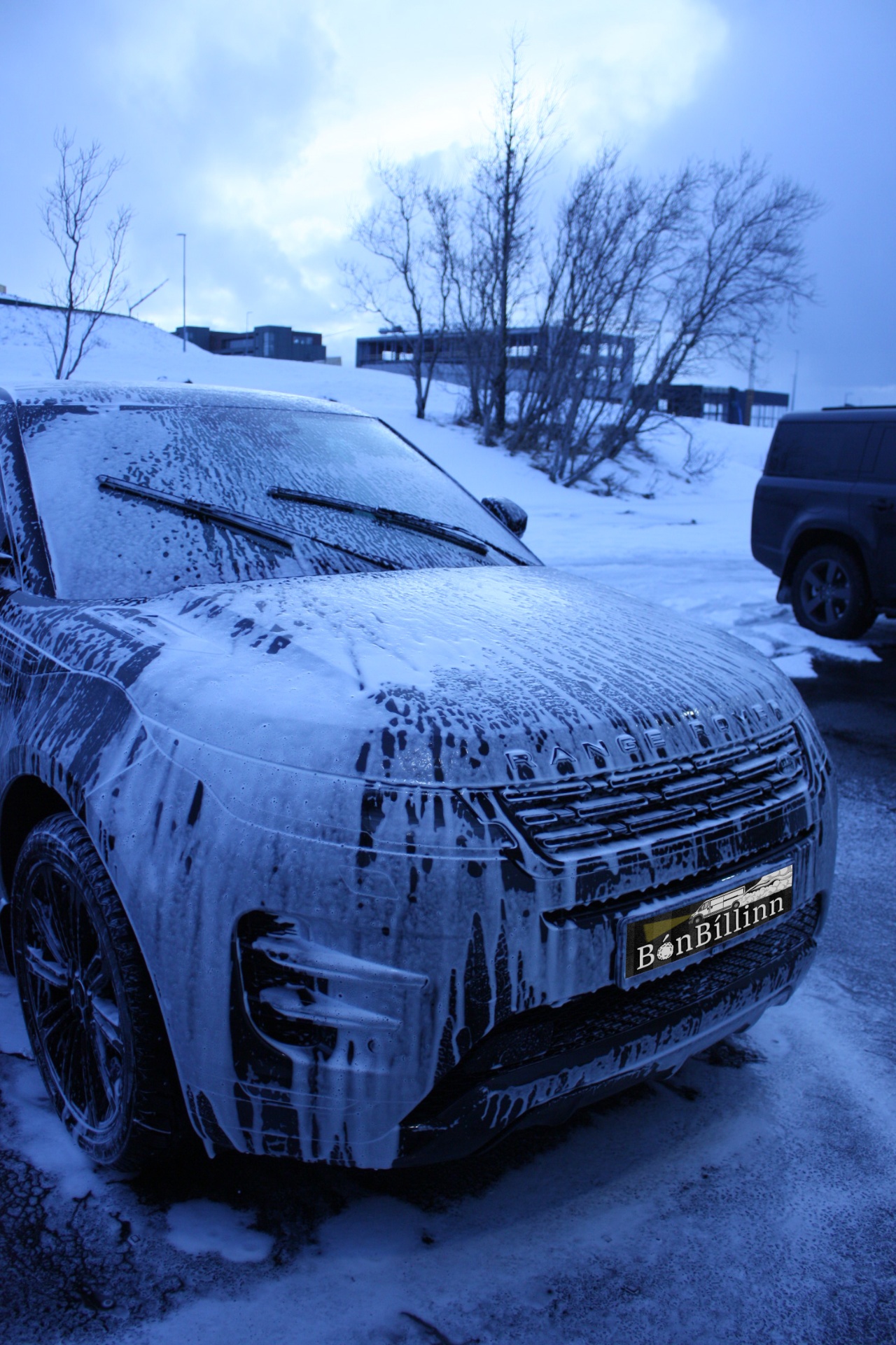 Range Rover þveginn í snjó og vetri
